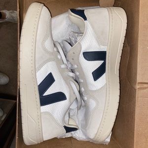 VEJA SNEAKERS